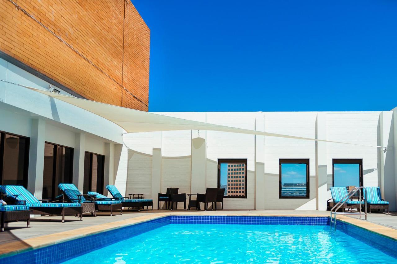 Hotel Stamford Plaza Adelaida Exterior foto The pool at the W Doha