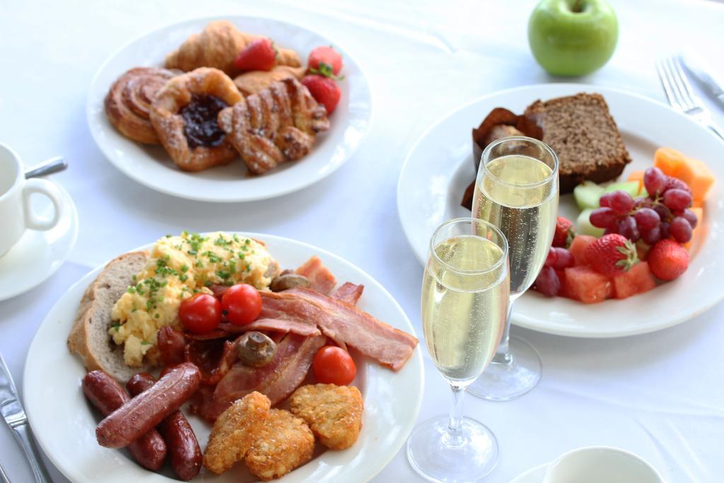 Hotel Stamford Plaza Adelaida Exterior foto A typical breakfast buffet